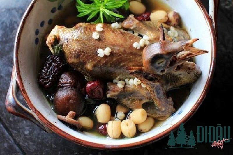 Bồ câu hầm nấm hương