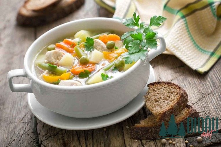 Canh gà hầm rau củ