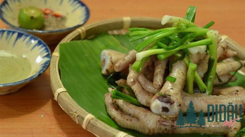 Chân gà xào hành