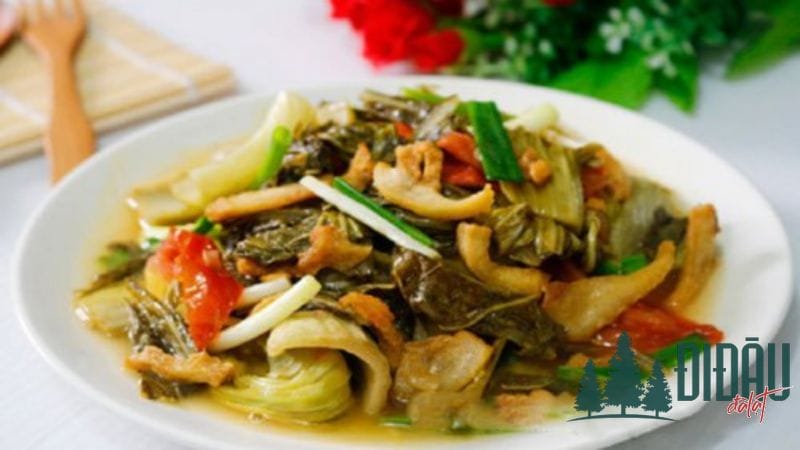 Dưa chua xào tóp mỡ