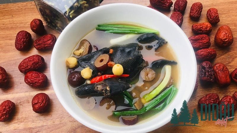 Gà ác hầm kỳ tử