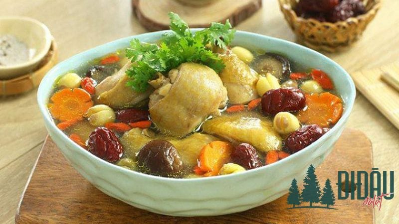 Gà hầm táo đỏ 