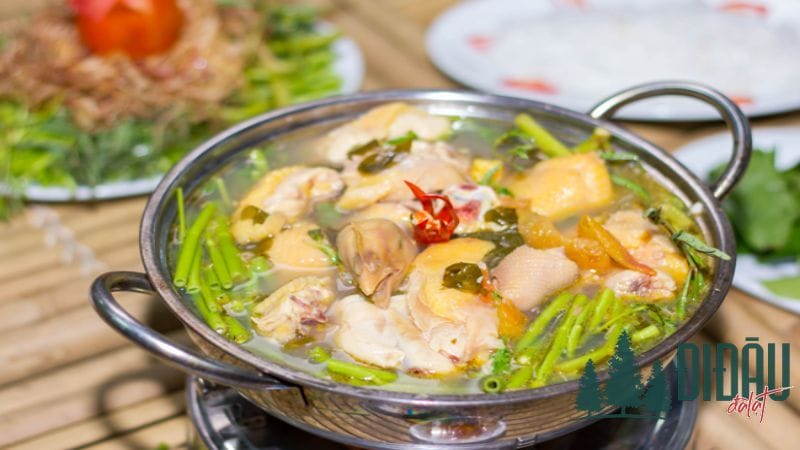 Gà nấu măng chua 