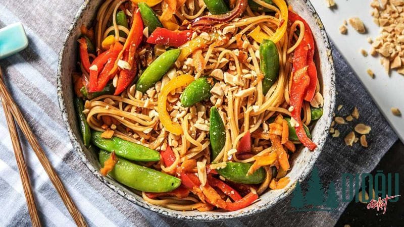 Mì xào rau củ