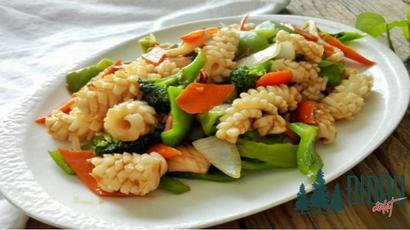 Mực xào rau củ
