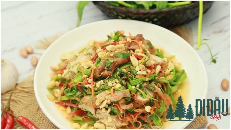 Nộm rau muống thịt gà 