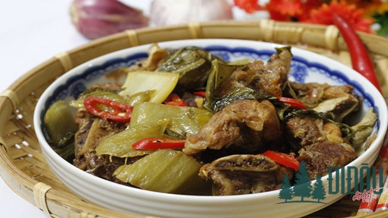 Sườn om dưa chua 