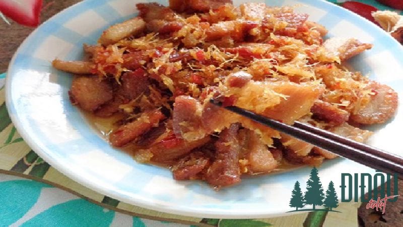 Thịt ba chỉ kho riềng