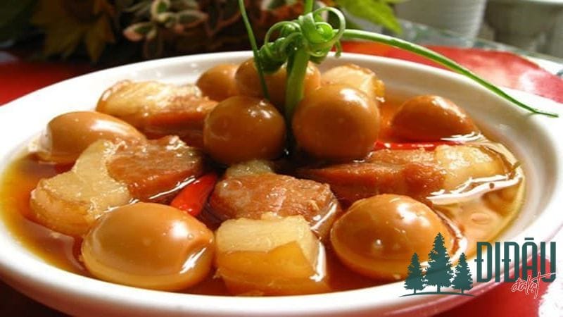 Thịt kho trứng cút nước dừa