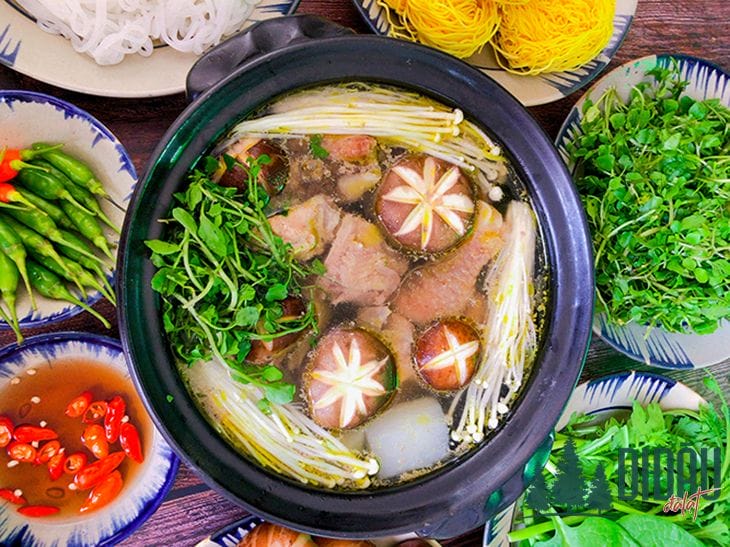 lẩu gà nấm thập cẩm