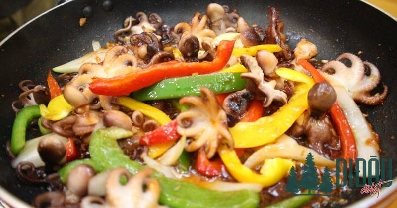 Bạch tuộc baby xào tỏi cà chua