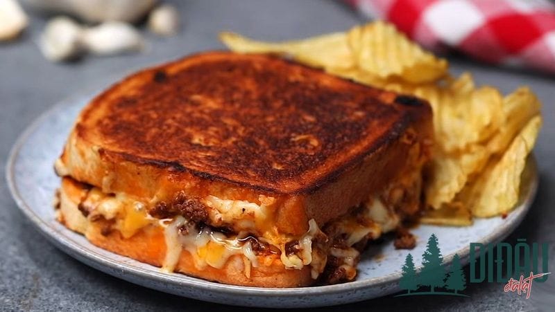 Bánh mì sandwich kẹp thịt bò