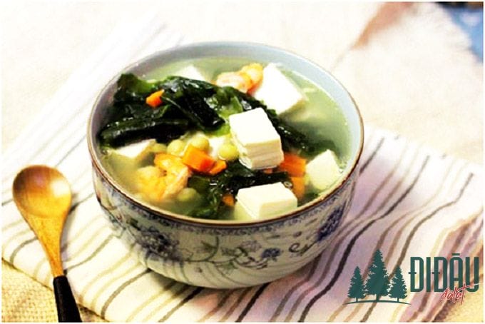 Canh đậu phụ non nấu rong biển