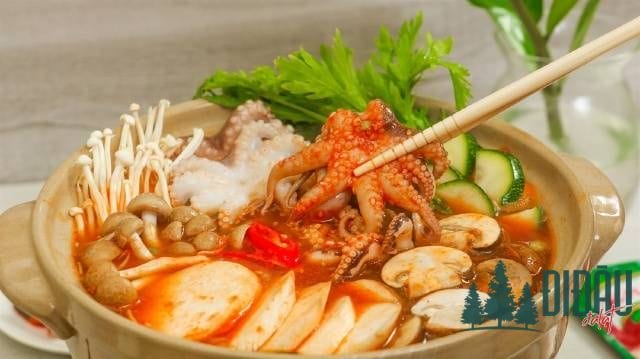Canh kim chi bạch tuộc
