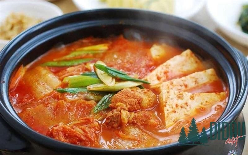 Canh kim chi chay