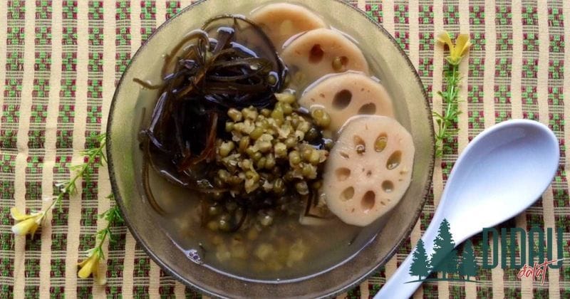 Chè đậu xanh nấu củ sen