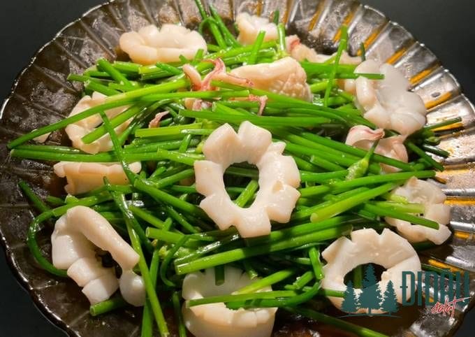 Mực xào bông hẹ