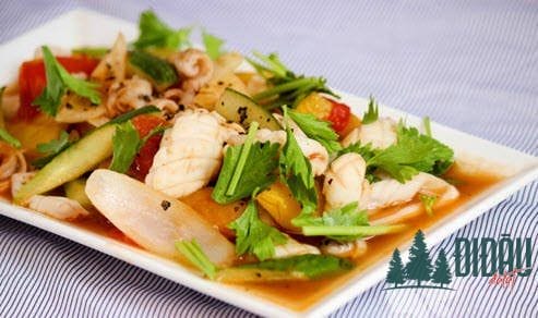 Mực xào dưa chuột, cà chua, thơm