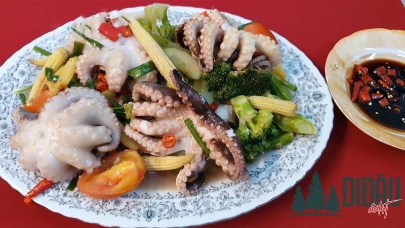 Râu bạch tuộc xào bắp non