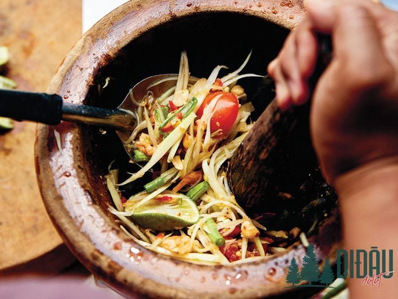 Trộn gỏi đu đủ
