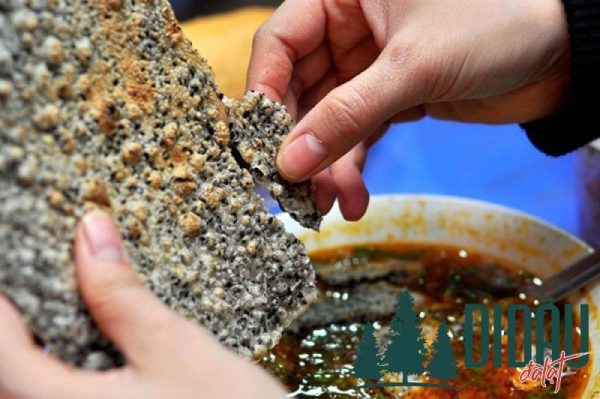 Cách làm bánh đa vừng bằng chảo nhanh đến không ngờ