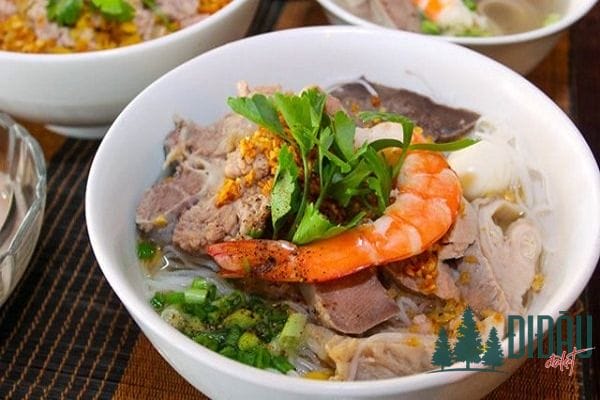 Cách nấu hủ tiếu thập cẩm xương heo