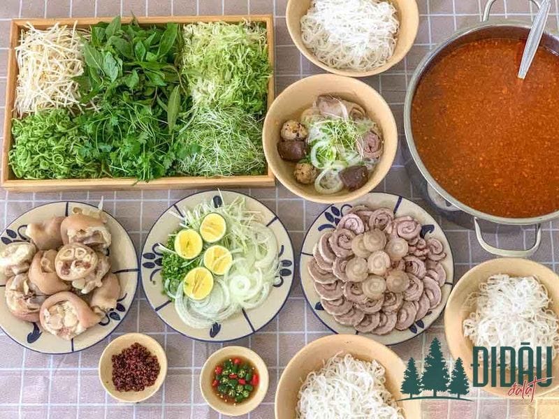 Chi tiết cách nấu bún bò Huế có gói gia vị
