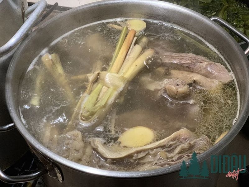 Hầm thịt và xương