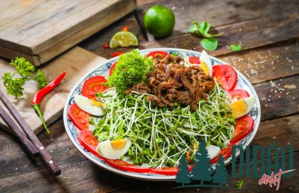 Salad rau mầm trộn thịt bò
