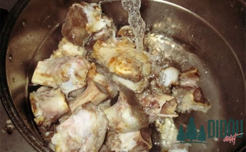 Trần qua thịt bò và xương