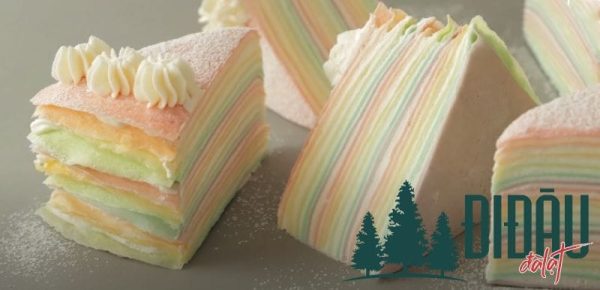 Cách làm bánh crepe sầu riêng cầu vồng