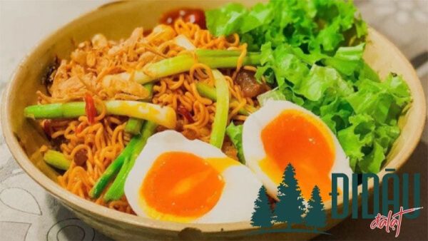 Cách làm mì trộn giòn béo