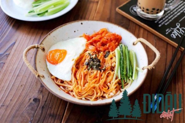 Cách làm mì trộn kim chi