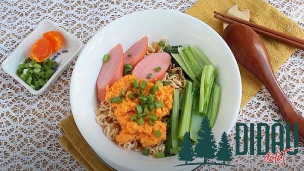 Cách làm mì trộn trứng muối béo ngậy