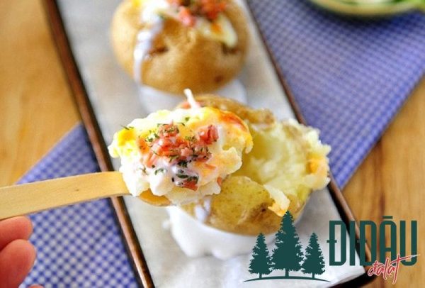 Khoai tây nướng nhồi xúc xích