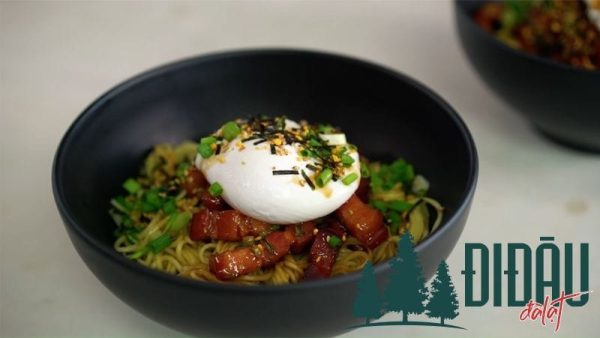 Mì trộn thịt ba chỉ sốt miso
