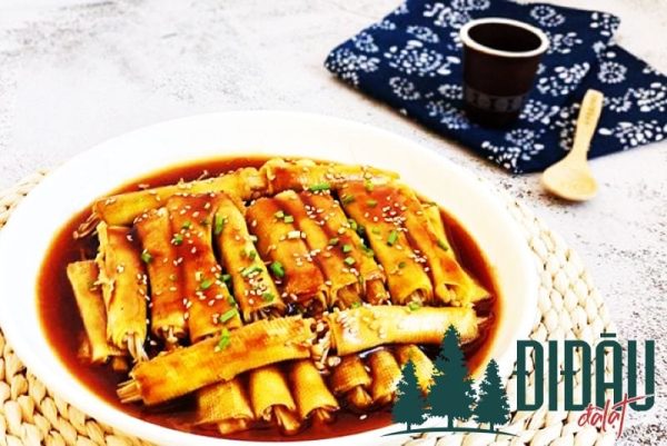 Váng đậu cuộn đậu bắp sốt chua ngọt