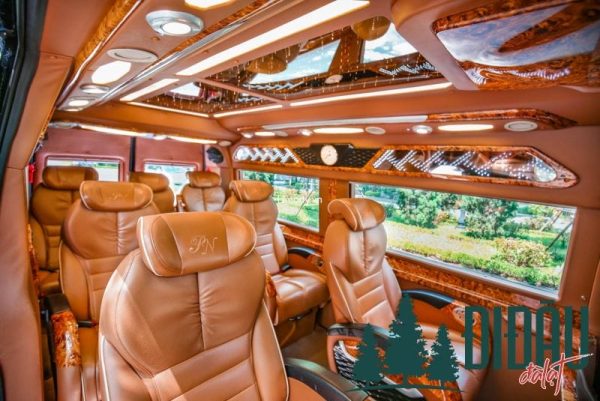 Nhà xe limousine Tân Ngọc Trinh